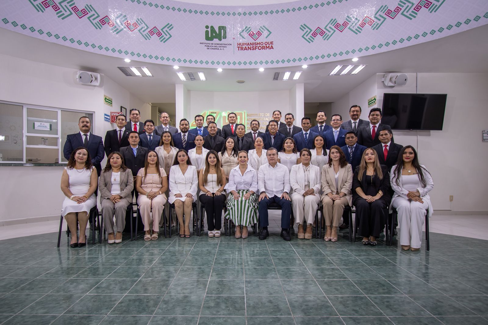 Fortalece la formación profesional de servidores del pueblo y educadores: IAP Chiapas otorga títulos de Maestría y Doctorado