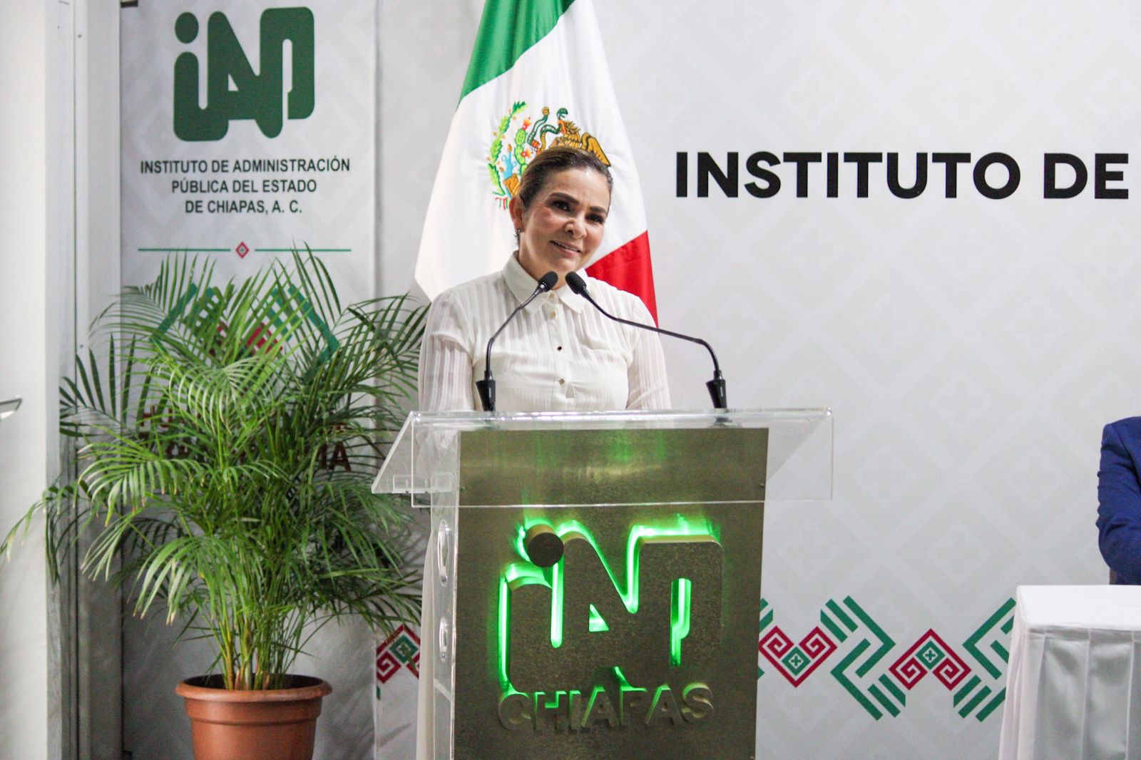 IAP Chiapas celebra ceremonia de graduación y entrega de títulos de Doctorado