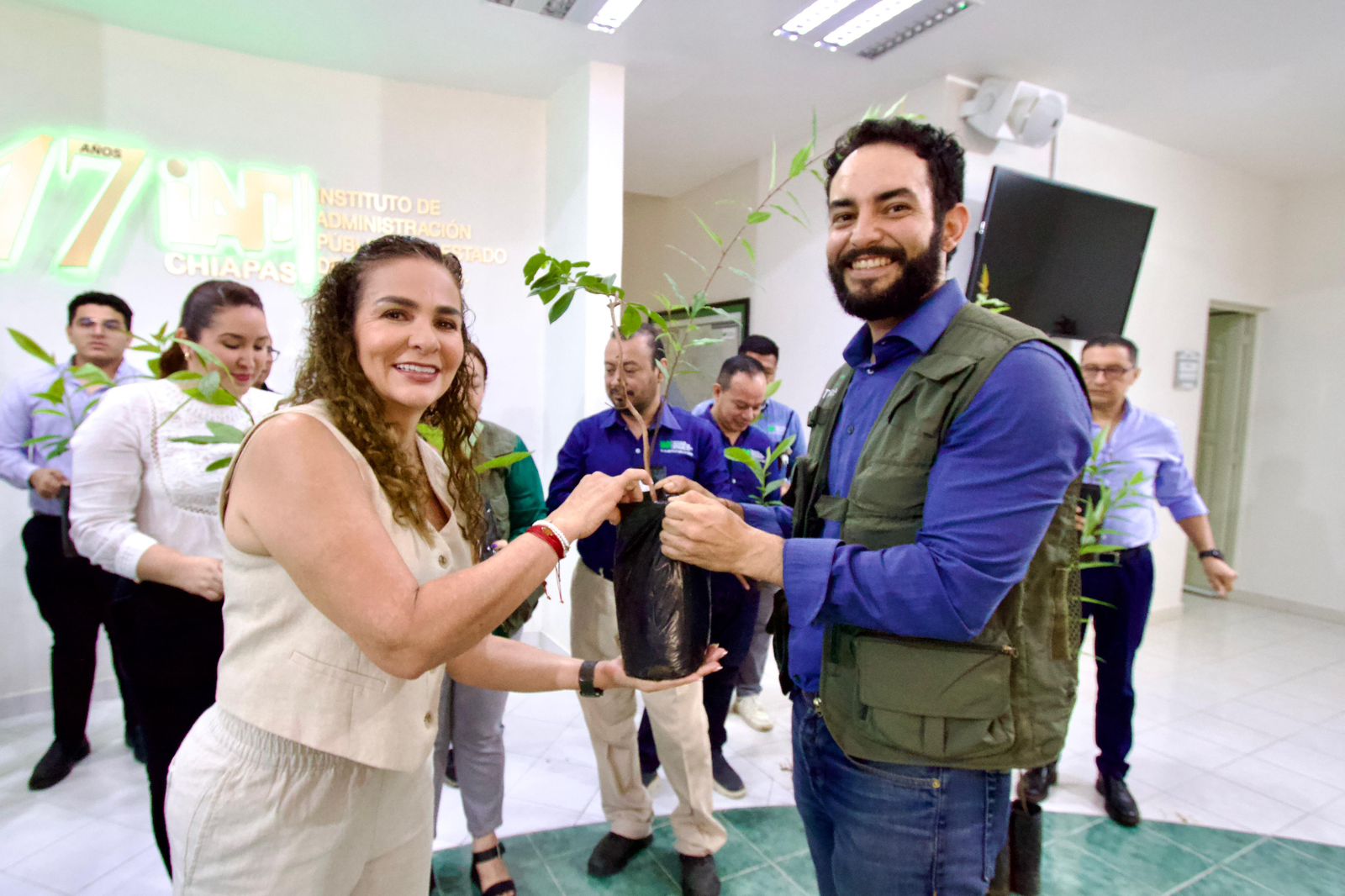 IAP Chiapas promueve la conciencia ambiental con entrega de árboles en el Día Mundial del Medio Ambiente